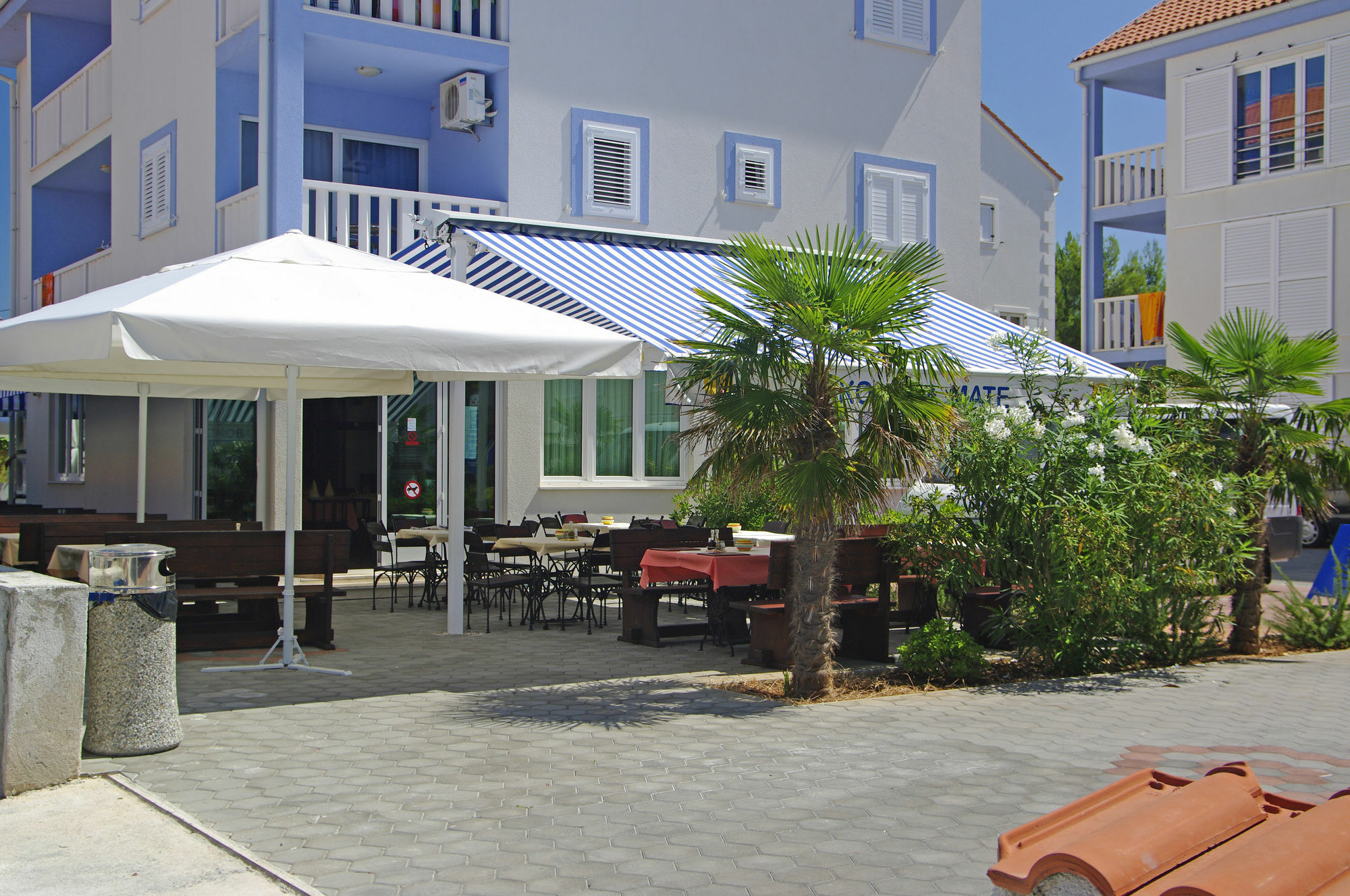 Mirce Aparthotel Marina Gromela מראה חיצוני תמונה